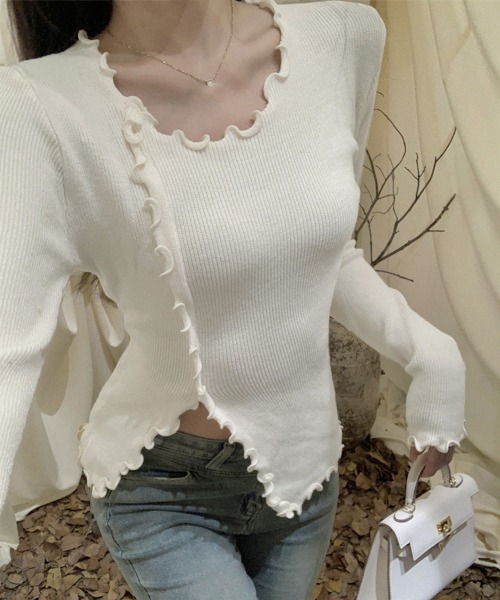 Miniministore(ミニミニストア)の「メロウフリルニット フロントスリット秋服(ニット/セーター・レディース・ホワイト/ベージュ/ブラック・FREE)」の2枚目の写真