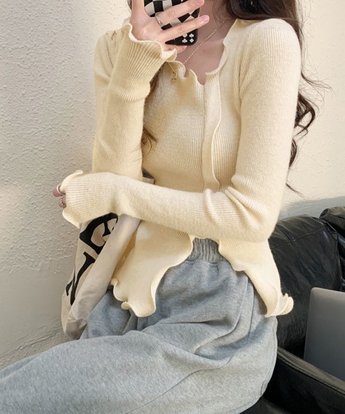 Miniministore(ミニミニストア)の「メロウフリルニット フロントスリット秋服(ニット/セーター・レディース・ホワイト/ベージュ/ブラック・FREE)」の7枚目の写真