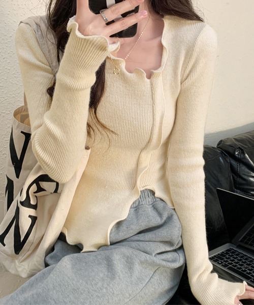 Miniministore(ミニミニストア)の「メロウフリルニット フロントスリット秋服(ニット/セーター・レディース・ホワイト/ベージュ/ブラック・FREE)」の8枚目の写真