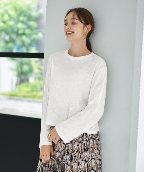 STYLE DELI(スタイルデリ)の「こなれたスラブ生地の下腹丈長袖Tシャツ(Tシャツ/カットソー・レディース・カーキ/ホワイト・FREE)」の2枚目の写真