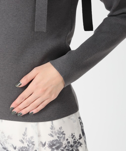 31 Sons de mode（トランテアン　ソン　ドゥ　モード）の「2025秋冬新作 肩リボンアシメフリルニット（ニット/セーター・レディース・ブラック/オフホワイト/チャコールグレー・ﾌﾘ-）」の14枚目の写真