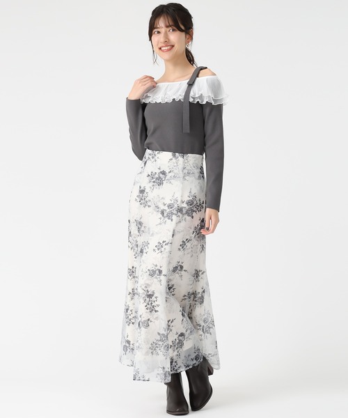 31 Sons de mode（トランテアン　ソン　ドゥ　モード）の「2025秋冬新作 肩リボンアシメフリルニット（ニット/セーター・レディース・ブラック/オフホワイト/チャコールグレー・ﾌﾘ-）」の6枚目の写真