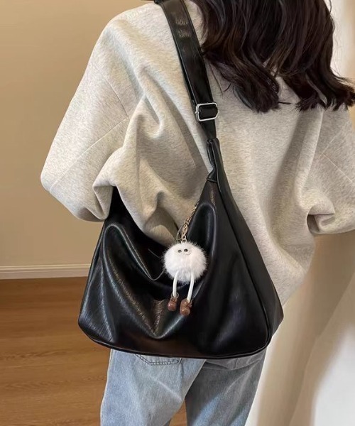 yuue' ( wear )(ユーイ)の「2WAYフェイクレザーショルダーバッグ(ショルダーバッグ・レディース・ダークブラウン/ブラック・FREE)」の6枚目の写真