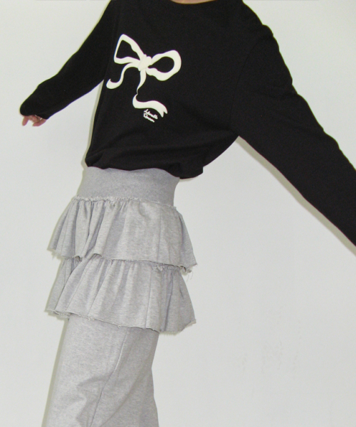 RONRON(ロンロン)の「EMBO HEART RIBBON BASIC FIT LONG SLEEVE BLACK(Tシャツ/カットソー・レディース・その他・FREE)」の5枚目の写真