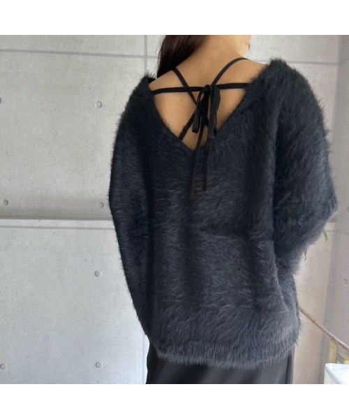amini(アミニ)の「バックリボン Vネックシャギーニットプルオーバー(ニット/セーター・レディース・アイボリー/ブラック・FREE)」の10枚目の写真
