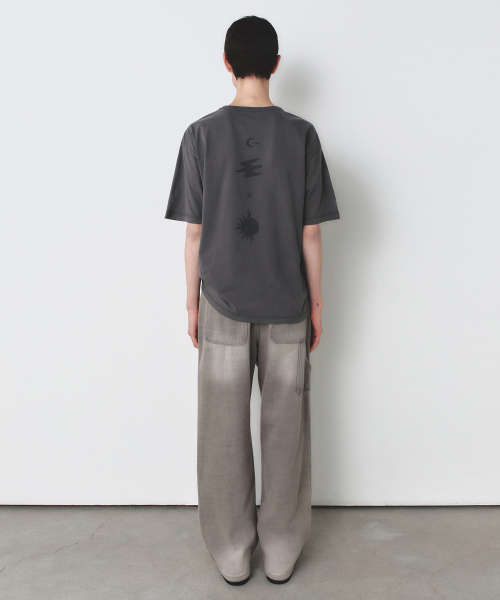 INSILENCE（インサイロンス）の「バックプリントシンボルTシャツ DIM GREY（Tシャツ/カットソー・レディース・その他・SMALL/MEDIUM/LARGE）」の3枚目の写真