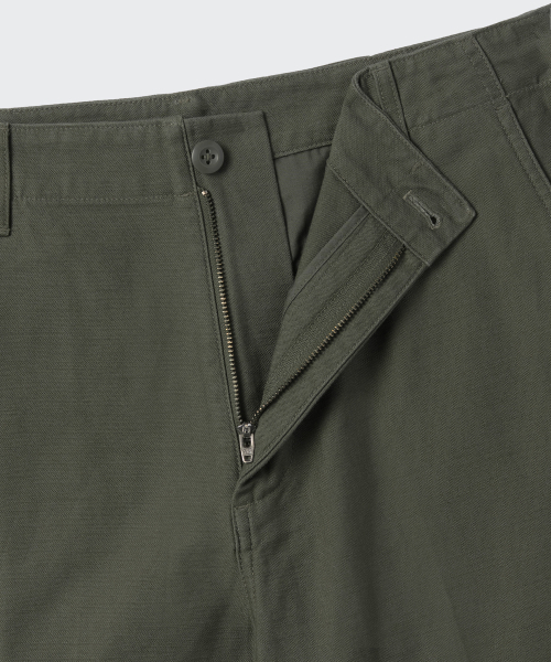 MUSINSA STANDARD（ムシンサスタンダード）の「ベージュサテンバミューダパンツ[カーキ]（その他パンツ・メンズ・その他・31/33/26/27/28/29/38/42/36/34/32/30）」の4枚目の写真