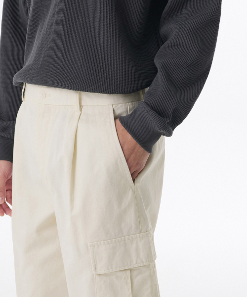 MUSINSA STANDARD（ムシンサスタンダード）の「ワンタックワイドカーゴパンツ [クリーム]（その他パンツ・メンズ・その他・40/38/42/26/27/28/29/36/34/32/30/31/33）」の4枚目の写真