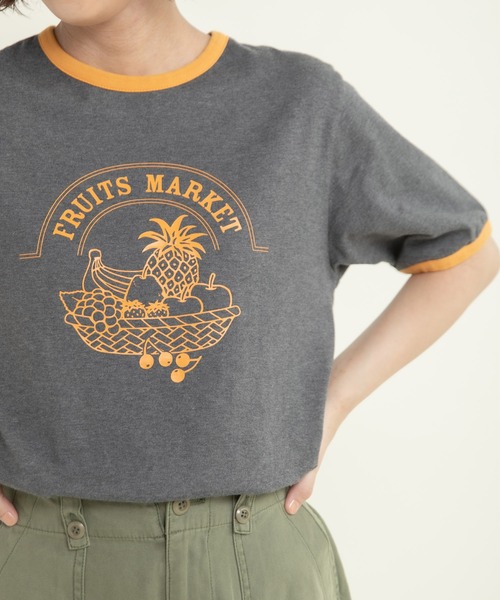 CHILD WOMAN（チャイルドウーマン）の「40/2天竺 フルーツプリントリンガーTシャツ（Tシャツ/カットソー・レディース・チャコールグレー/レッド/グリーン・FREE）」の2枚目の写真