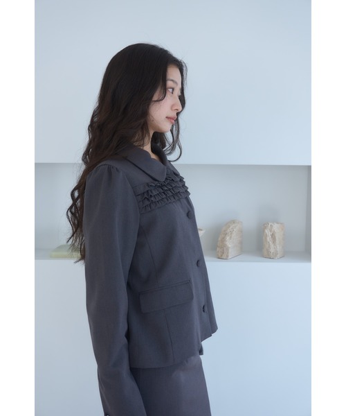 Smyeon(スミョン)の「Frill compact jacket/フリルデザインコンパクトジャケット(その他アウター・レディース・ブラック/チャコールグレー・FREE)」の4枚目の写真