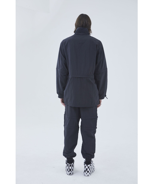 BMUETTE(ビムウィエ)の「ジッパーディテールアノラックジャンパー(ナイロンジャケット・メンズ・ブラック・SMALL/MEDIUM)」の2枚目の写真