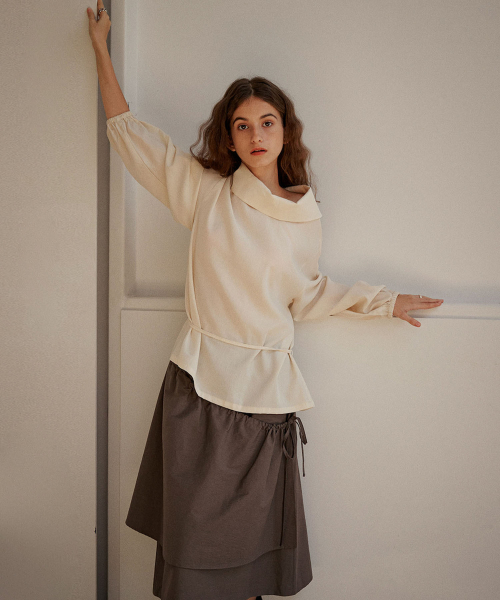 OURO（アウロ）の「ROA TURTLE BLOUSE [ CREAM ]（シャツ/ブラウス・レディース・その他・FREE）」の2枚目の写真