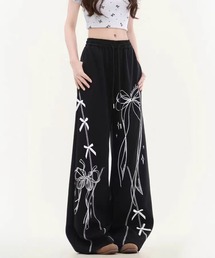 AsheKsha（アシクシャ）の「甘くクールな少女のクローゼットに必須！黒地に白のリボン付きストレートワイドパンツ（デニムパンツ）」