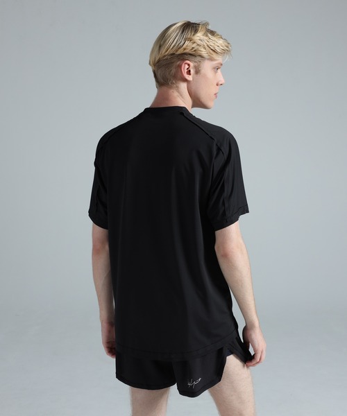 Y-3(ワイスリー)の「Y-3 RUNNING SHORT SLEEVE TEE(Tシャツ/カットソー・メンズ・ブラック・SMALL/X-SMALL/X-LARGE/LARGE/MEDIUM/XX-LARGE)」の3枚目の写真