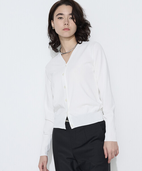 COMME CA（コムサ）の「コットンダルストレッチ Vネックカーディガン（カーディガン/ボレロ・レディース・オフホワイト/ブルー/グレー・11号/9号）」の2枚目の写真