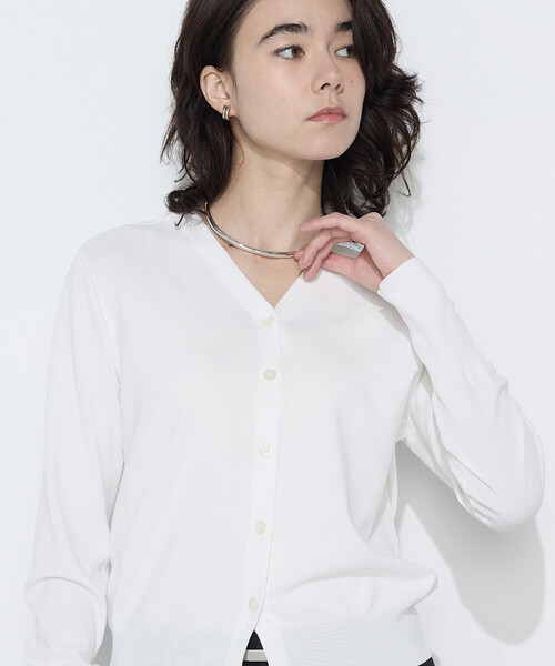 COMME CA（コムサ）の「コットンダルストレッチ Vネックカーディガン（カーディガン/ボレロ・レディース・オフホワイト/ブルー/グレー・11号/9号）」の8枚目の写真