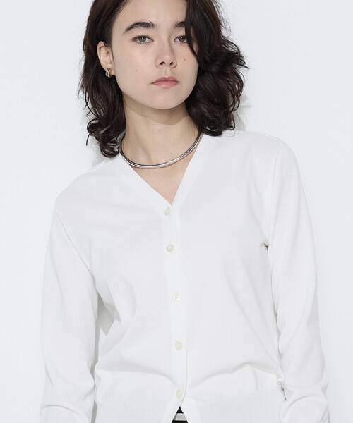 COMME CA（コムサ）の「コットンダルストレッチ Vネックカーディガン（カーディガン/ボレロ・レディース・オフホワイト/ブルー/グレー・11号/9号）」の9枚目の写真