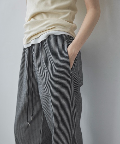 feepur（フェピュール）の「ストライプイージールーズデニム（デニムパンツ・レディース・ブラック/オフホワイト・MEDIUM/SMALL）」の2枚目の写真