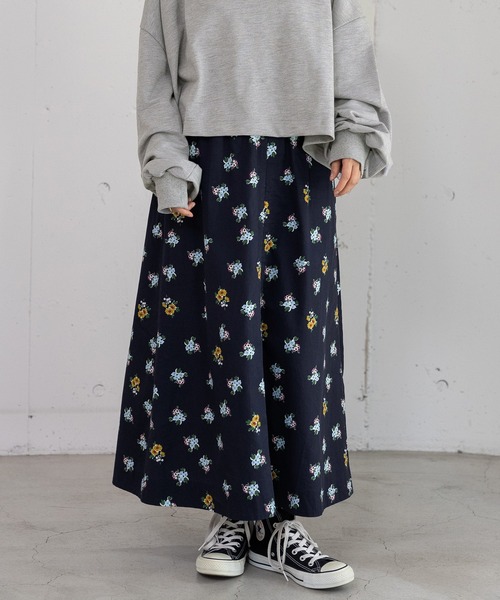 POU DOU DOU(プードゥドゥ)の「2wayフラワープリントドロストスカート(スカート・レディース・グレー/ネイビー・3)」の2枚目の写真