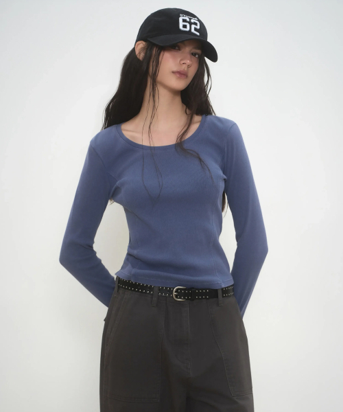 MUSINSA STANDARD WOMAN（ムシンサスタンダードウーマン）の「ウィメンズピグメントリブスリムスcoopネック長袖Tシャツ[ダスティブルー]（Tシャツ/カットソー・レディース・その他・X-SMALL/SMALL/MEDIUM/LARGE）」の3枚目の写真