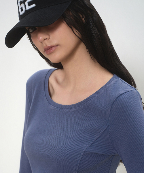 MUSINSA STANDARD WOMAN（ムシンサスタンダードウーマン）の「ウィメンズピグメントリブスリムスcoopネック長袖Tシャツ[ダスティブルー]（Tシャツ/カットソー・レディース・その他・X-SMALL/SMALL/MEDIUM/LARGE）」の7枚目の写真