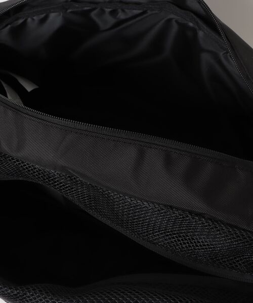 RVCA(ルーカ)の「RVCA メンズ VA GYM DUFFEL ダッフルバッグ 【2026年春夏モデル】(ボストンバッグ・メンズ・ブラック・FREE)」の4枚目の写真