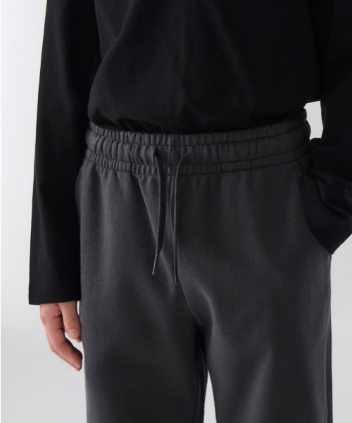 MUSINSA STANDARD KIDS（ムシンサスタンダードキッズ）の「ベーシックスウェットパンツ[ダークグレー]（スウェットパンツ・レディース・その他・100/110/120/150/130/140/160）」の4枚目の写真