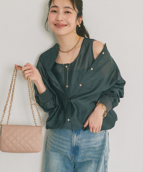 La boutique BonBon（ラブティックボンボン）の「【今すぐお届け！・1枚でおしゃれ見え】シアーレイヤードブラウス（シャツ/ブラウス・レディース・ホワイト/サックスブルー/チャコールグレー・FREE）」の3枚目の写真