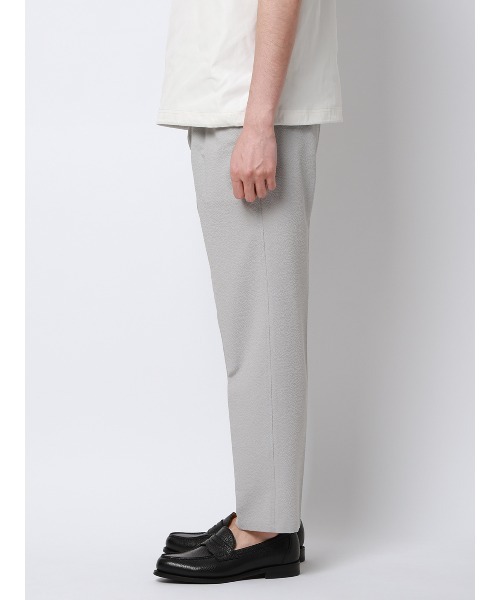 SUIT SQUARE（スーツスクエア）の「FLAT タックテーパードパンツ ウォッシャブル ストレッチ ドライシアサッカー 無地 裾上げ済み（スラックス・メンズ・ライトグレー/ブルー・S/M/L）」の18枚目の写真