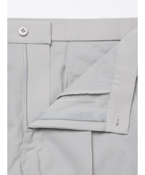 SUIT SQUARE（スーツスクエア）の「FLAT タックテーパードパンツ ウォッシャブル ストレッチ ドライシアサッカー 無地 裾上げ済み（スラックス・メンズ・ライトグレー/ブルー・S/M/L）」の22枚目の写真