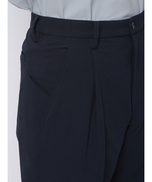 SUIT SQUARE（スーツスクエア）の「FLAT タックテーパードパンツ ウォッシャブル ストレッチ ドライシアサッカー 無地 裾上げ済み（スラックス・メンズ・ライトグレー/ブルー・S/M/L）」の6枚目の写真
