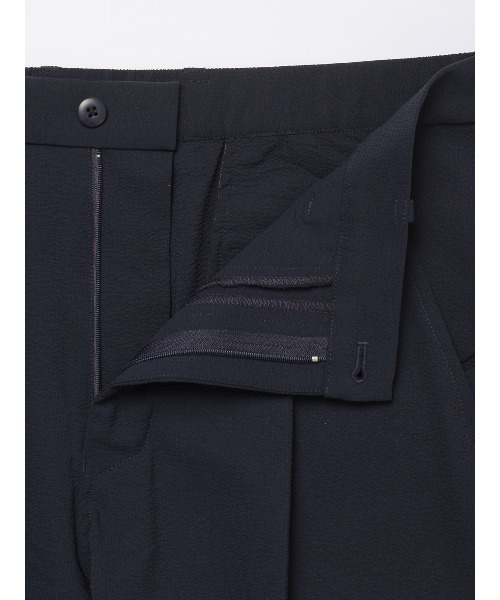 SUIT SQUARE（スーツスクエア）の「FLAT タックテーパードパンツ ウォッシャブル ストレッチ ドライシアサッカー 無地 裾上げ済み（スラックス・メンズ・ライトグレー/ブルー・S/M/L）」の8枚目の写真