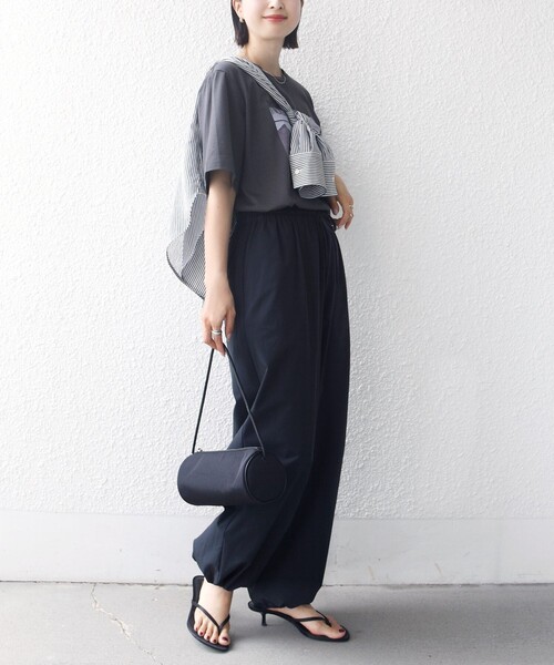 SHIPS(シップス)の「〈接触冷感 / 撥水加工〉TEXBRID(R) 裾 ドロスト パンツ(その他パンツ・レディース・ブラック/ブラウン・ONE SIZE)」の11枚目の写真
