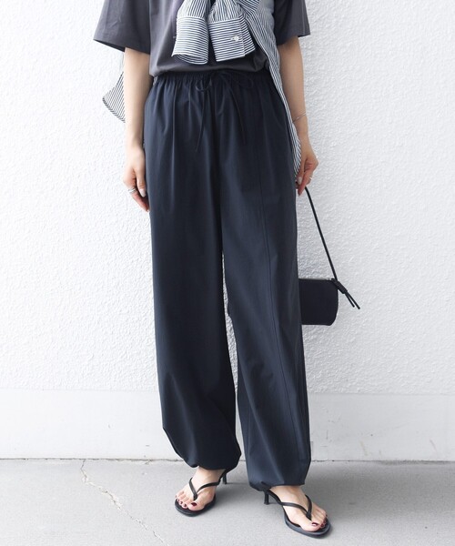 SHIPS(シップス)の「〈接触冷感 / 撥水加工〉TEXBRID(R) 裾 ドロスト パンツ(その他パンツ・レディース・ブラック/ブラウン・ONE SIZE)」の12枚目の写真