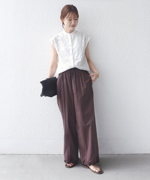 SHIPS(シップス)の「〈接触冷感 / 撥水加工〉TEXBRID(R) 裾 ドロスト パンツ(その他パンツ・レディース・ブラック/ブラウン・ONE SIZE)」の22枚目の写真