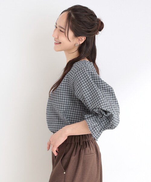 SHOO・LA・RUE（シューラルー）の「【セットアップ可/洗濯機可】上品チェックが好印象 ゆるさら6分袖ブラウス（シャツ/ブラウス・レディース・ブルー系6/チャコールグレー/イエロー系その他3/ホワイト系4/ネイビー系1・03/02/01/04）」の22枚目の写真