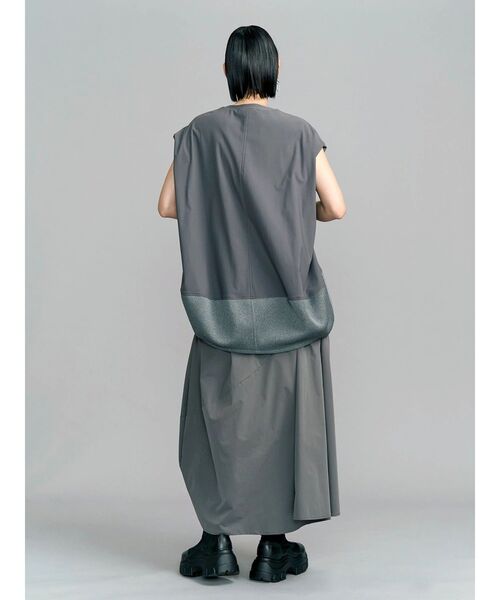 UN3D.（アンスリード）の「SIDE LINE TUCK SKIRT / サイドラインタックスカート（スカート・レディース・ブラック/グレー・38/36）」の18枚目の写真
