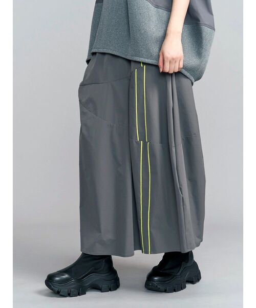 UN3D.（アンスリード）の「SIDE LINE TUCK SKIRT / サイドラインタックスカート（スカート・レディース・ブラック/グレー・38/36）」の20枚目の写真