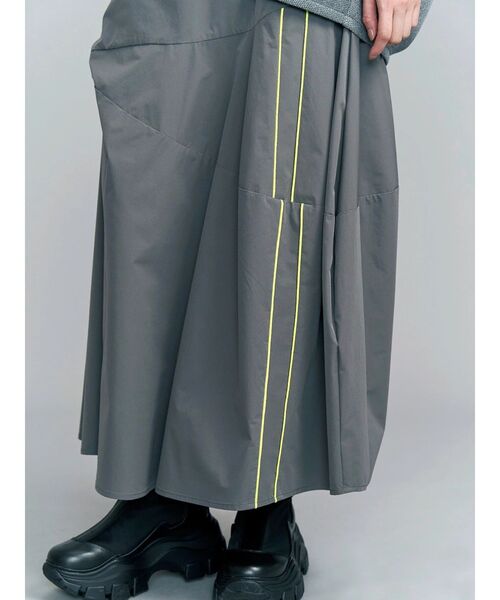 UN3D.（アンスリード）の「SIDE LINE TUCK SKIRT / サイドラインタックスカート（スカート・レディース・ブラック/グレー・38/36）」の22枚目の写真