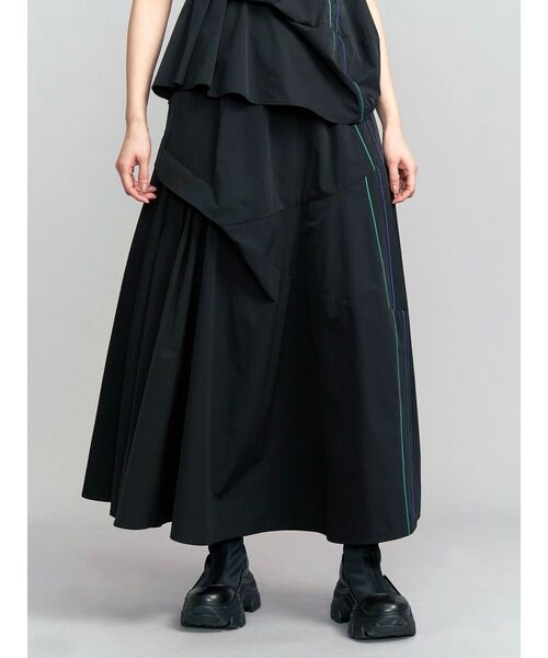 UN3D.（アンスリード）の「SIDE LINE TUCK SKIRT / サイドラインタックスカート（スカート・レディース・ブラック/グレー・38/36）」の2枚目の写真