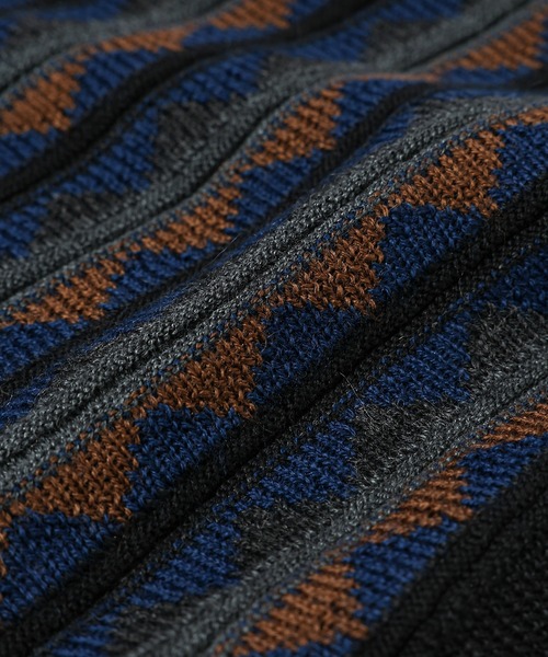 LEMAIRE(ルメール)の「V NECK JACQUARD VEST(ベスト・メンズ・ブラック・S/M)」の2枚目の写真
