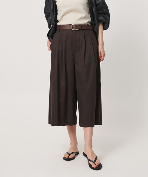 UNITED ARROWS(ユナイテッドアローズ)の「ギャバ クロップド パンツ(その他パンツ・レディース・オフホワイト/ダークブラウン/ブラック・36/38)」の1枚目の写真