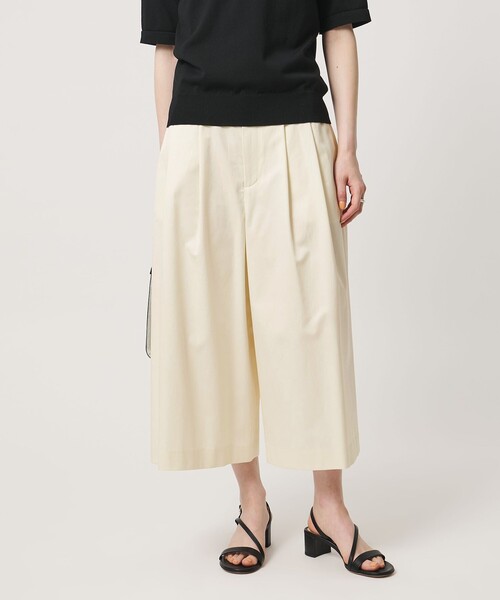 UNITED ARROWS(ユナイテッドアローズ)の「ギャバ クロップド パンツ(その他パンツ・レディース・オフホワイト/ダークブラウン/ブラック・36/38)」の2枚目の写真