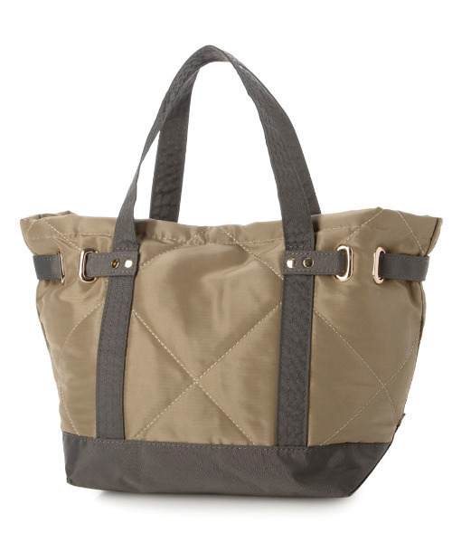 cache cache（カシュ カシュ）の「カシュカシュ cachecache / ヒネリ金具2wayナイロンキルティングトートM（トートバッグ・レディース・ベージュ/チョコ/ブラック・FREE）」の19枚目の写真