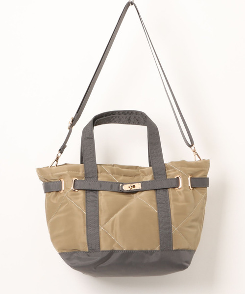 cache cache（カシュ カシュ）の「カシュカシュ cachecache / ヒネリ金具2wayナイロンキルティングトートM（トートバッグ・レディース・ベージュ/チョコ/ブラック・FREE）」の4枚目の写真
