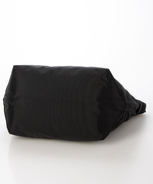 cache cache（カシュ カシュ）の「カシュカシュ cachecache / ヒネリ金具2wayナイロンキルティングトートM（トートバッグ・レディース・ベージュ/チョコ/ブラック・FREE）」の9枚目の写真