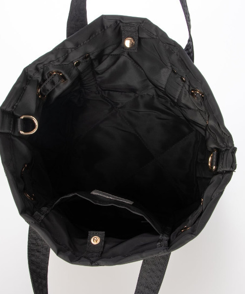 cache cache（カシュ カシュ）の「カシュカシュ cachecache / ヒネリ金具2wayナイロンキルティングトートM（トートバッグ・レディース・ベージュ/チョコ/ブラック・FREE）」の8枚目の写真