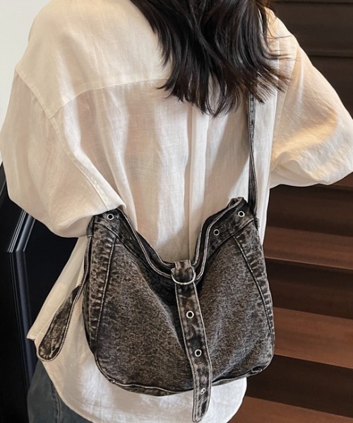 Teem Store（チームストア）の「デニム ミニワンショルダーバッグ　斜めがけ　ペットボトル（ショルダーバッグ・レディース・ブルー/ブラック・F）」の4枚目の写真