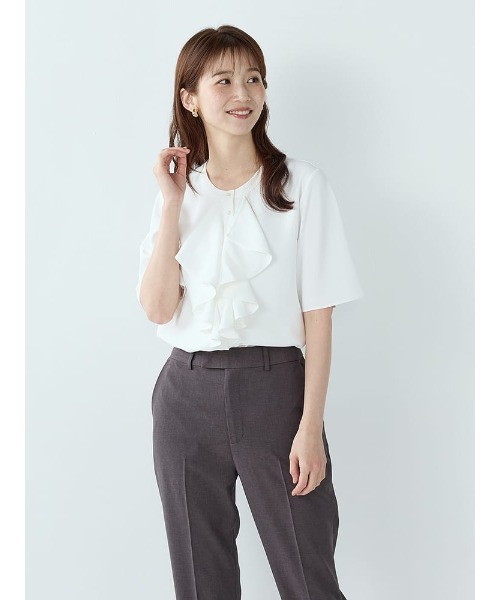 Perfect Suit FActory(パーフェクトスーツファクトリー)の「【接触冷感/UVカット・夏向け/ウォッシャブル】フリルリボンブラウス オフホワイト/D.ブラウン/サックス/ネイビー(シャツ/ブラウス・レディース・オフホワイト/ダークブラウン/ネイビー/サックスブルー・M/S/L)」の2枚目の写真