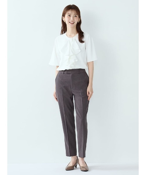 Perfect Suit FActory(パーフェクトスーツファクトリー)の「【接触冷感/UVカット・夏向け/ウォッシャブル】フリルリボンブラウス オフホワイト/D.ブラウン/サックス/ネイビー(シャツ/ブラウス・レディース・オフホワイト/ダークブラウン/ネイビー/サックスブルー・M/S/L)」の6枚目の写真